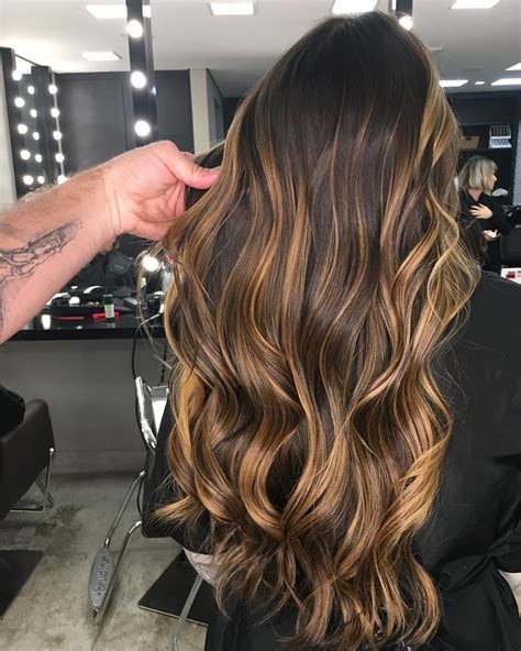 luzes no cabelo feminino.